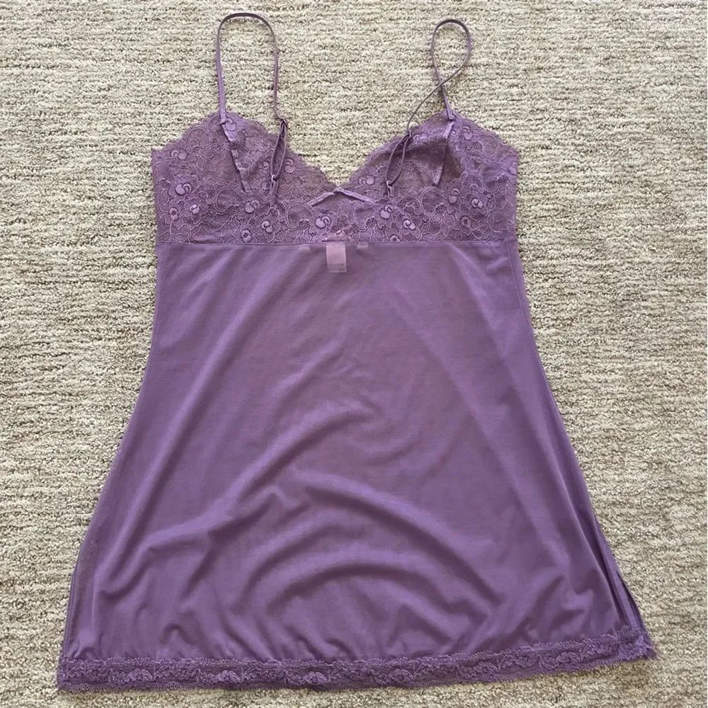 🚨 3 for $25 - VICTORIA’S Secret Lace Slip